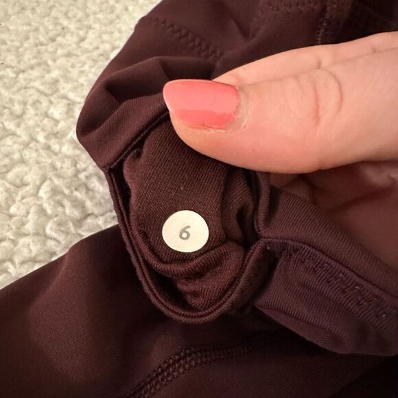 Lululemon Women’s Burgundy Maroon Athletic Leggings Size 6 EUC - Picture 11 of 12